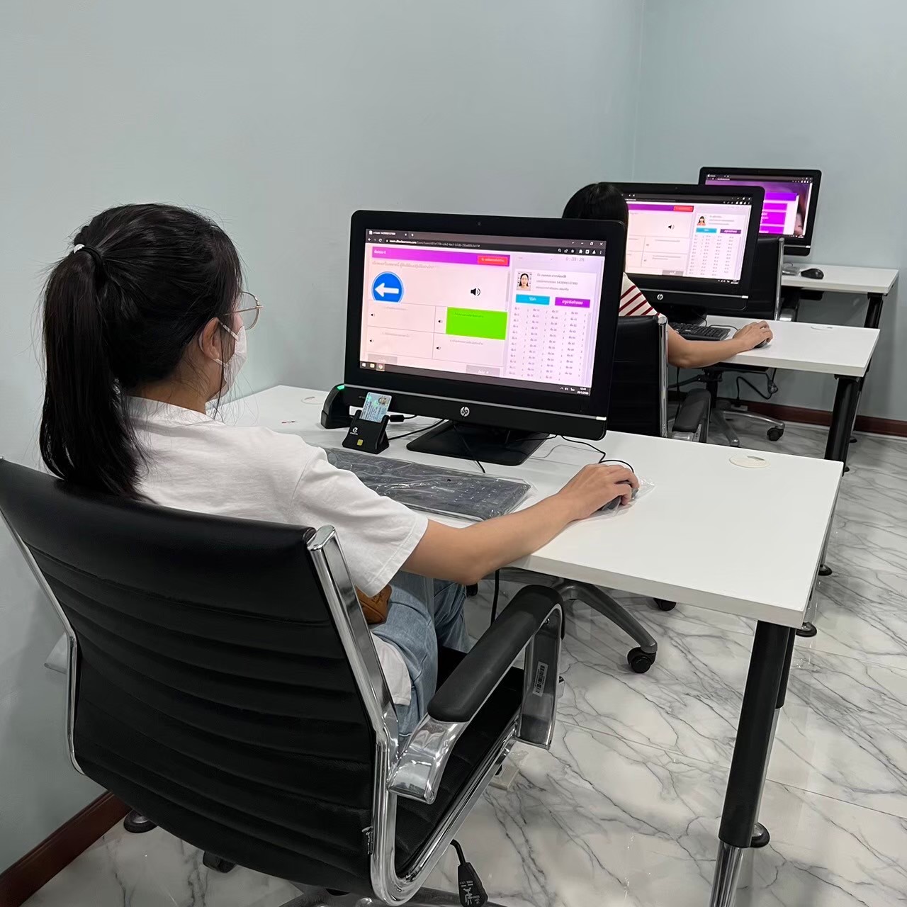 สอบข้อเขียนด้วยคอมพิวเตอร์ โรงเรียนพงษ์เพชร