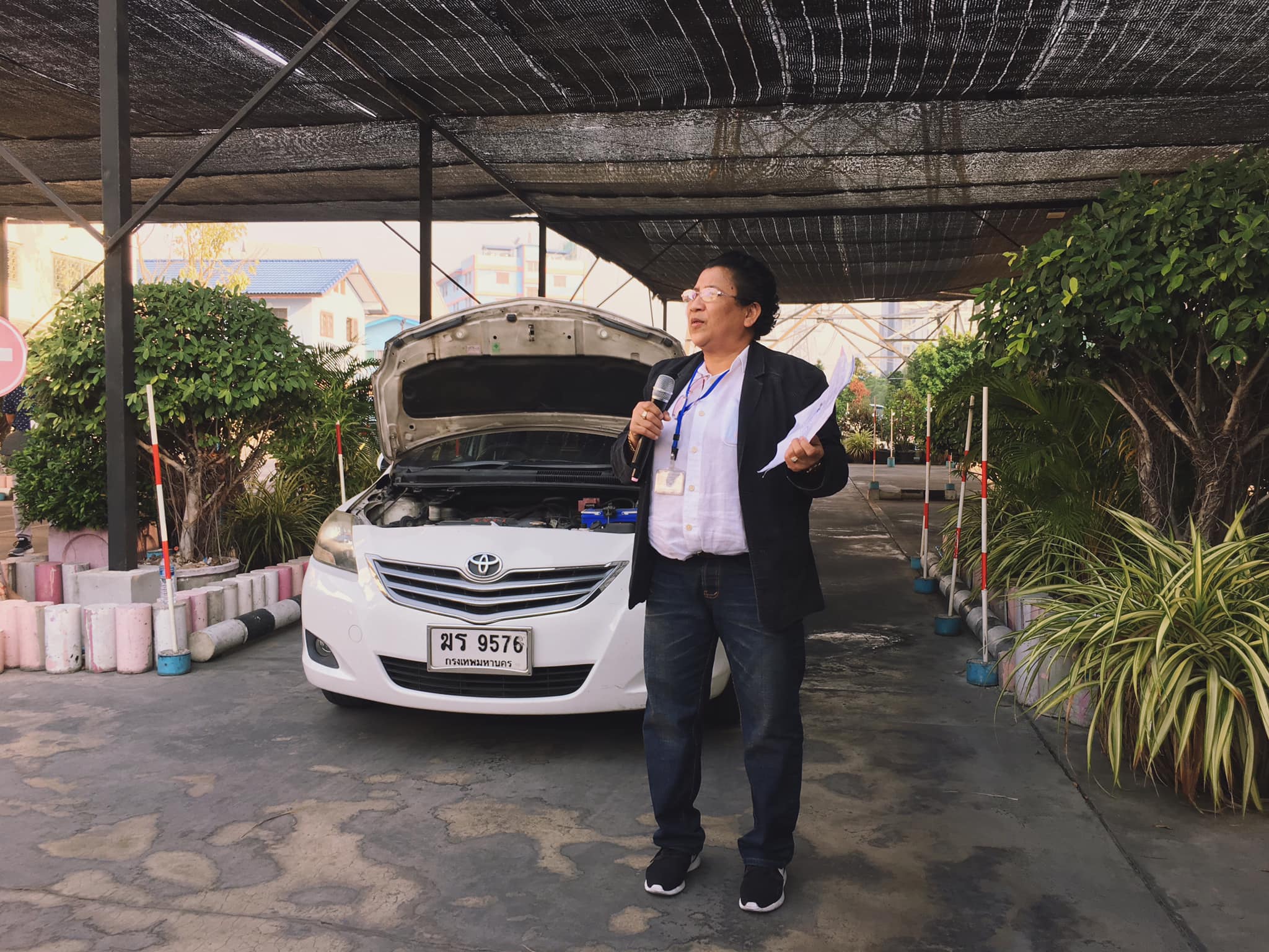ครูฝึกสอนก่อนสอบขับรถ โรงเรียนพงษ์เพชร
